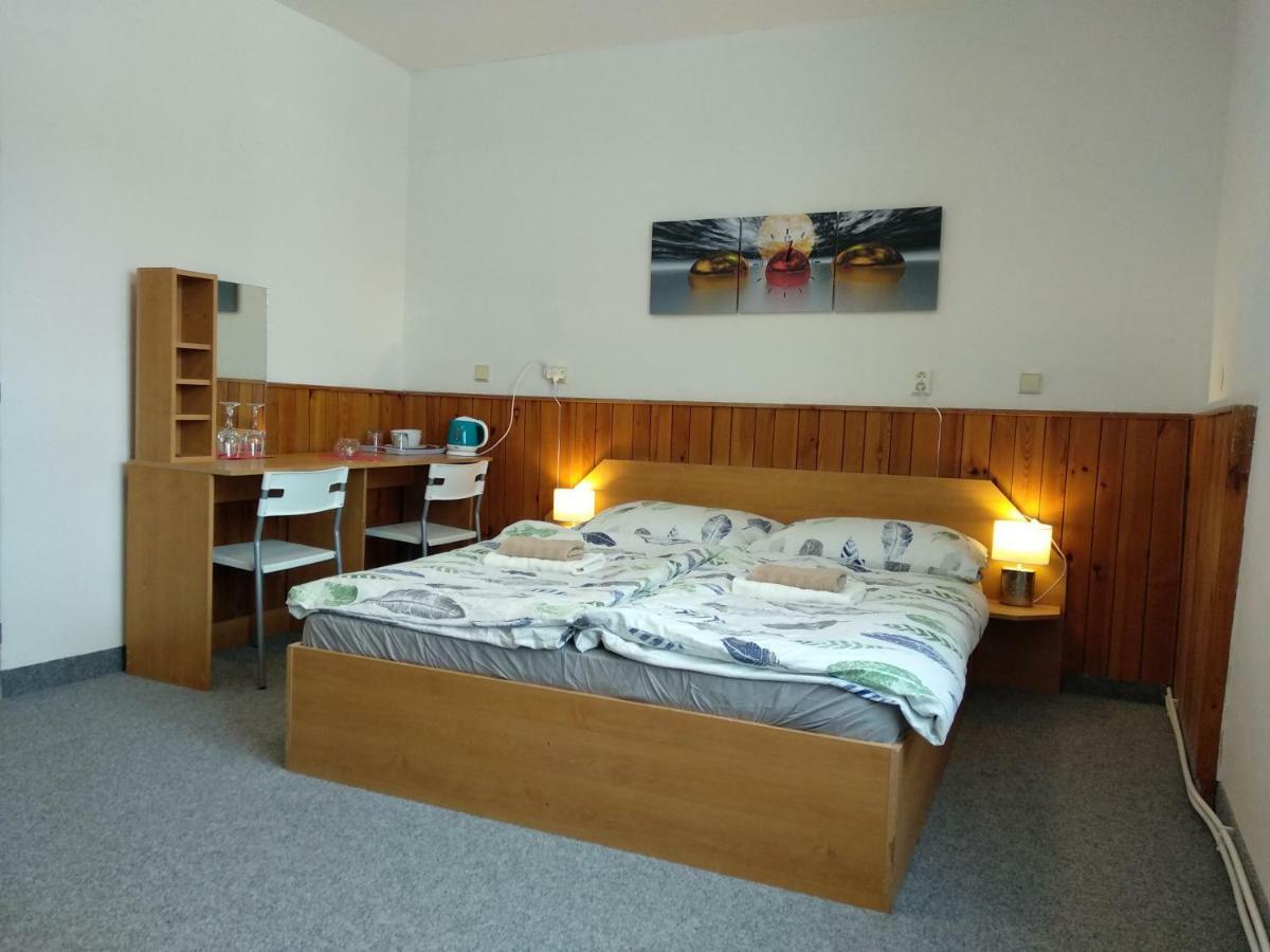 Prazdninovy Dum Na Panorame 호텔 야히모프 외부 사진